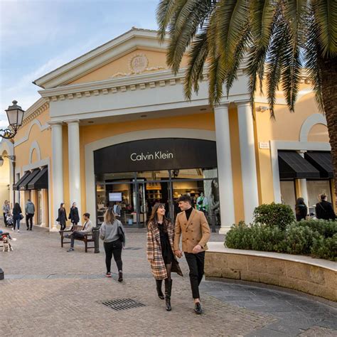 outlet castel romano negozi